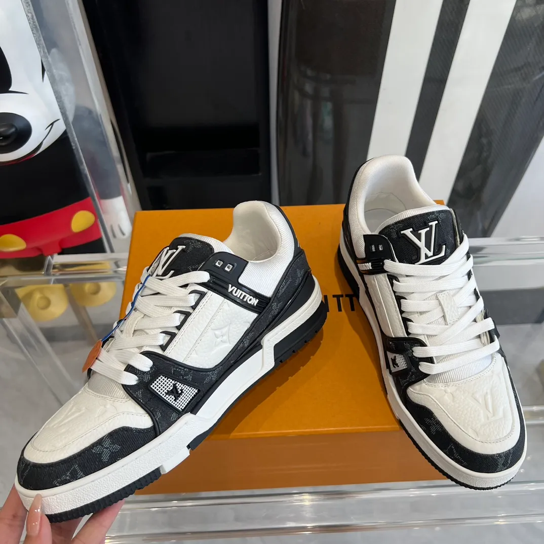 👟👟Ex-factory price 840👟👟 Women's shoes factory Couple model 👫LV Trainer series basketball sneakers🌟 Original molded TPU outsole The texture is the same as the original ⚠️Original development Top version All details are consistent with the original ⚠️ Size: 35-45
